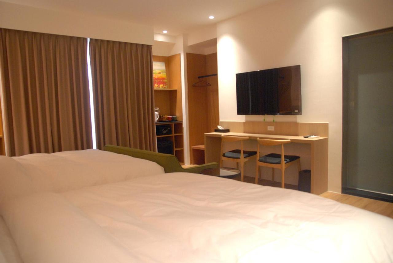 Hotel 鹹菜巷8號 à Tainan Extérieur photo