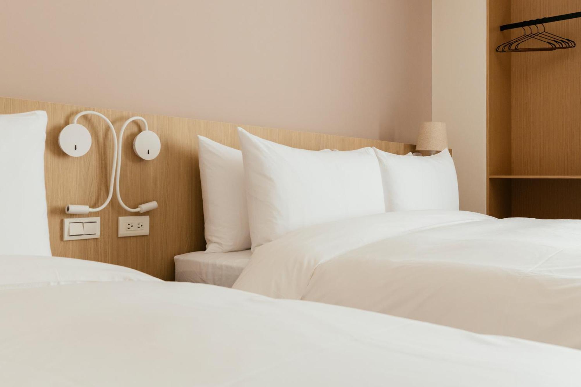 Hotel 鹹菜巷8號 à Tainan Extérieur photo