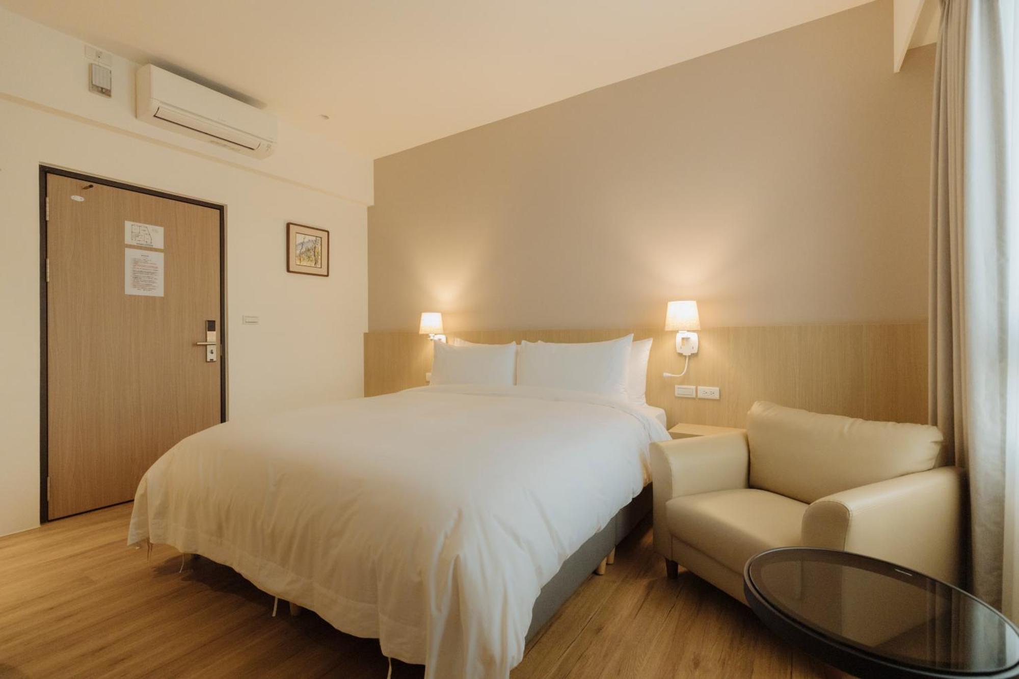 Hotel 鹹菜巷8號 à Tainan Extérieur photo
